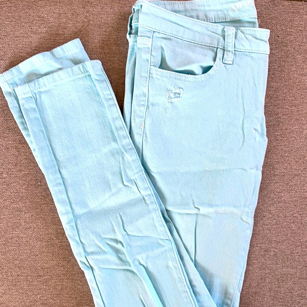 Juniors Distressed Blue Colored Skinny Jeans!